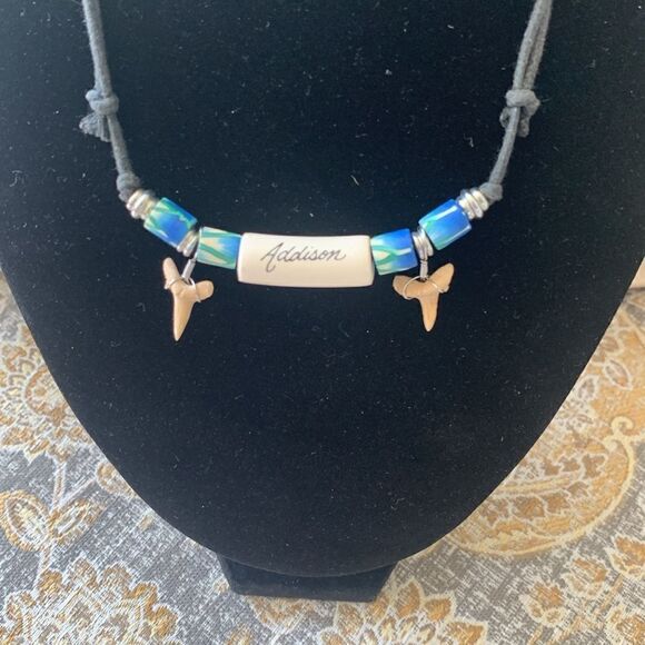 Vintage Handcrafted Shark teeth name choker, in Blue and Ivory, Unmarked - Picture 2 of 3